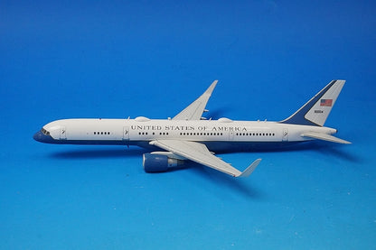 1:200 C-32A USN United States Air Force Andrews #99-0004 G2AFO1280 Gemini airplane model