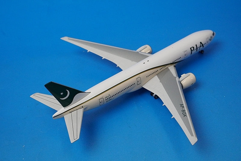 1:400 B777-200/ER PIA Pakistan AP-BGK 10411 Phoenix airplane model