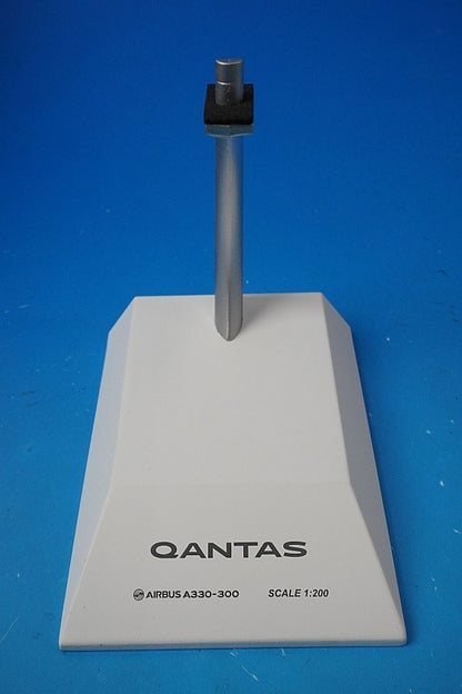 1:200 A330-300 Qantas Rainbow Roo VH-QPJ XX2323 JC Wings airplane model