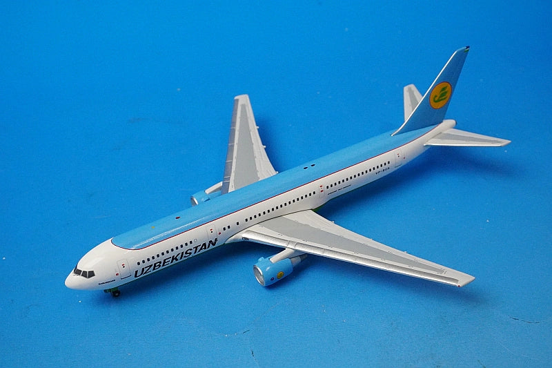 1:400 Boeing 767-300 Uzbekistan VP-BUA AC18117B Aeroclassics