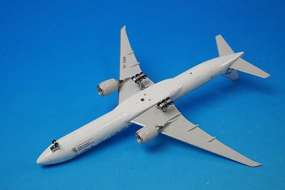 1:400 B777-300ER Singapore Star Alliance White 9V-SWM 04269 Phoenix airplane model
