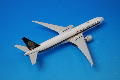 1:400 B777-300ER Singapore 9V-SNC 04330 Phoenix airplane model