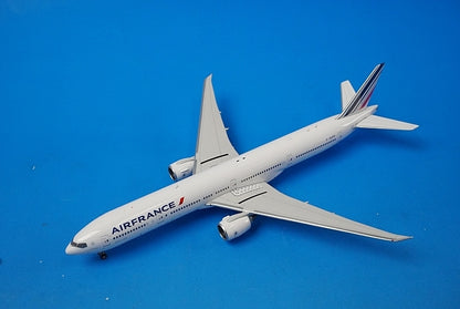 1:400 B777-300ER Air France F-GZNI 11134 Phoenix airplane model