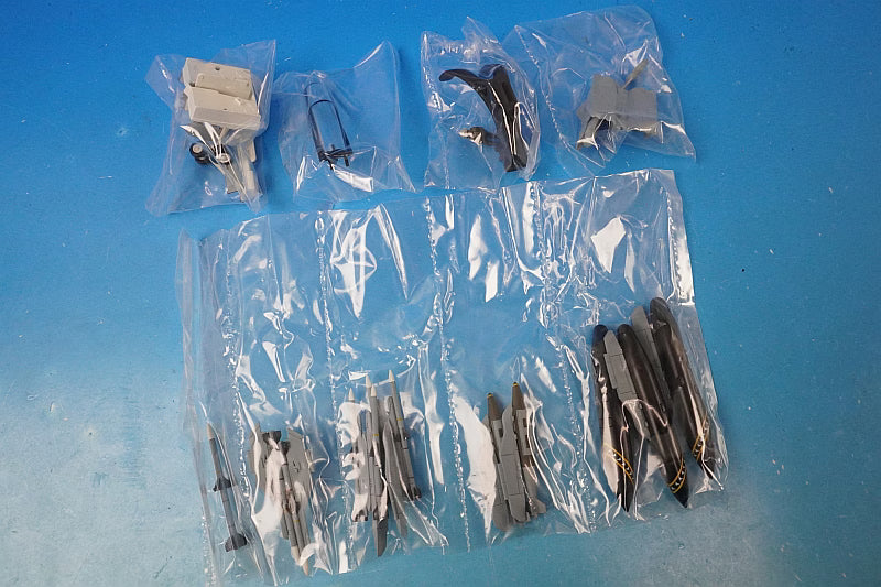 1:72 F/A-18F Two-Seater U.S. Navy Jolly Rogers aboard the aircraft carrier Harry S. Truman during Operation Inherent Resolve attack on ISIL AG200 #166620 HA5120 Hobby Master airplane model