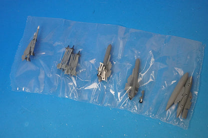 1:72 Sea Harrier FA-2, British Royal Navy, equipped with Sea Eagle anti-ship missiles, 2002, ZH804 HA4107 Hobby Master airplane model