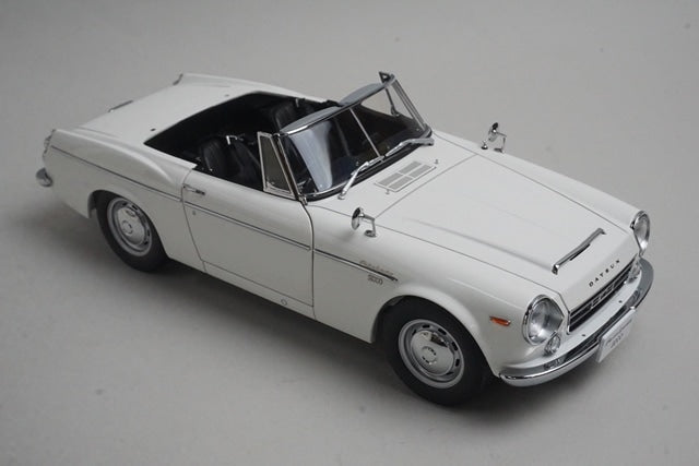 1:18 AUTOart 77433 Datsun Fairlady 2000 SR311 White model car
