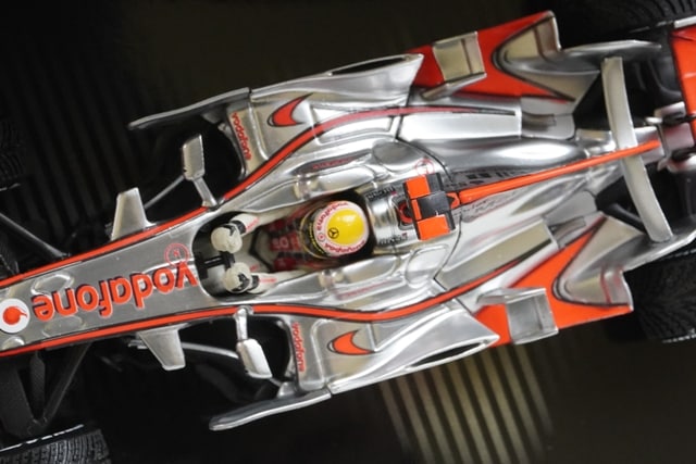 1:43 MINICHAMPS 530084332 Vodafone McLaren Mercedes MP4-23 2008 World Champion #22 L.Hamilton model car