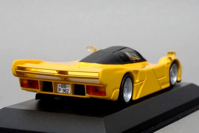 1:43 MINICHAMPS 430064001 Dauer Porsche 962 Street Version Yellow