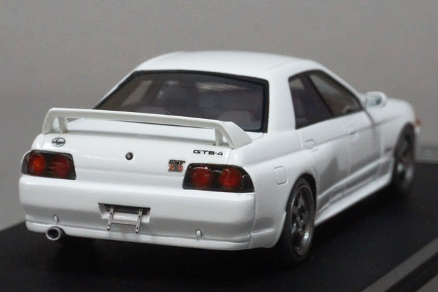 1:43 HPI 8472 Skyline GTB-4 White