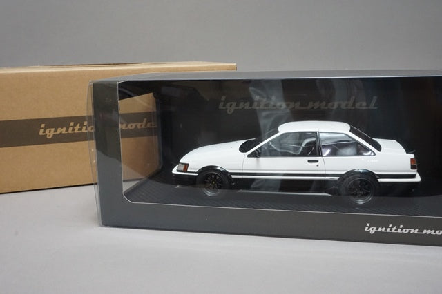 1:18 ignition model IG0552 Toyota Corolla Levin 2Door GT Apex (AE86) White / Black