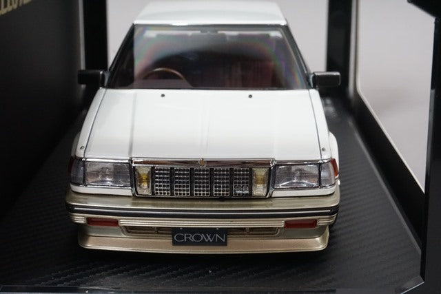 1:18 ignition model IG2056 Toyota Crown 120 2.8 Royal Saloon G Pearl White / Gold