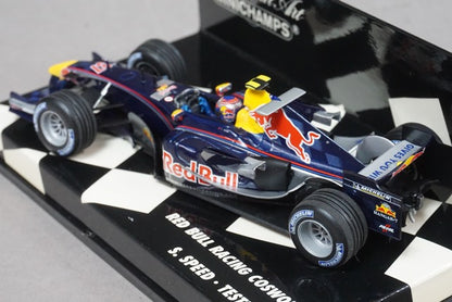 1:43 MINICHAMPS 400050137 Red Bull Racing Cosworth RB1 Test Driver #37