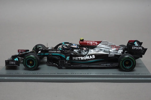 1:43 SPARK S7681 Mercedes AMG PETRONAS F1 Team W12 Turkish GP Winner 2021 #77