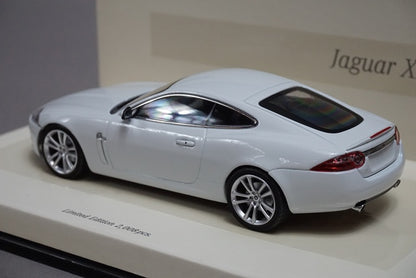 1:43 MINICHAMPS 436130500 Jaguar XK Coupe 2005 Linea Bianco No.12