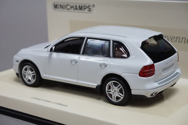 1:43 MINICHAMPS 436066270 Porsche Cayenne Turbo 2007 Linea Bianco No.7