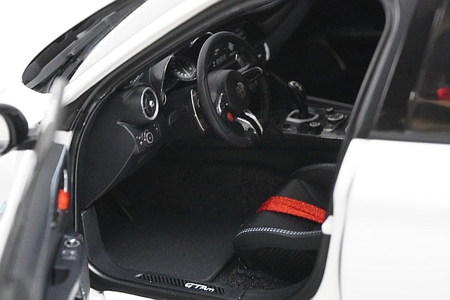 M89006 MOTORHELIX 1:18 Alfa Romeo Giulia GTAm Trophy White model car