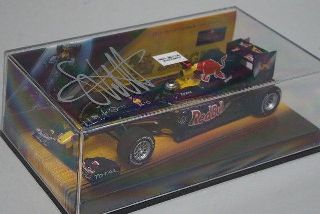 1:43 MINICHAMPS 403100275 SINGHA Red Bull Racing Show Car 2010 #5 S.Vettel