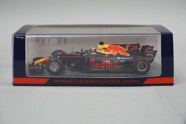 1:43 SPARK S5047 Red Bull Racing Tag Heuer RB13 Azerbaijan GP Winner 2017 #3 Daniel Ricciardo