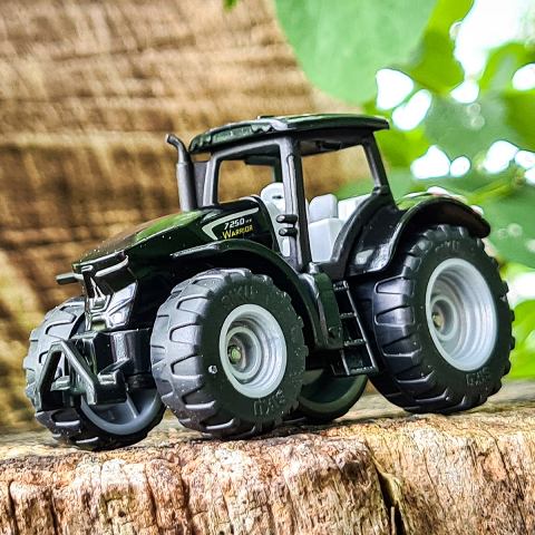 SK1397 SIKU DEUTZ-FAHR TTV 7250 Warrior