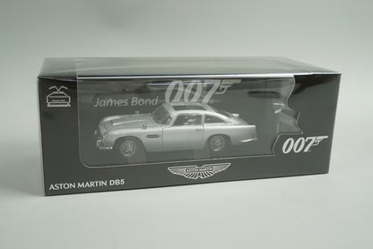 8250622 XiaoGuang MODEL 1:43 Aston Martin DB5 1965 Silver 007 version model car