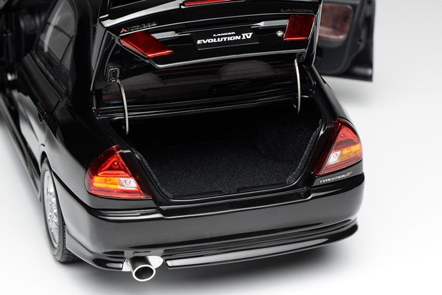 M84002 MOTORHELIX 1:18 Mitsubishi Lancer Evolution IV Pyrenees Black Pearl model car