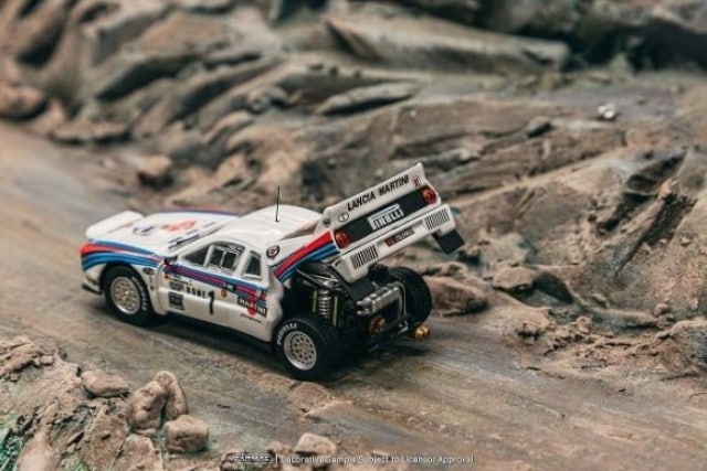 T64P-TL002-83RMC01 Tarmac Works 1:64 Lancia 037 Rally Monte Carlo 1983 Winner W. Rohrl / C. Geistdorfer model car