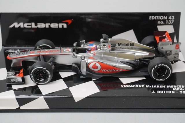 1:43 MINICHAMPS 530134305 Vodafone McLaren Mercedes MP4-28 2013 #5 model car
