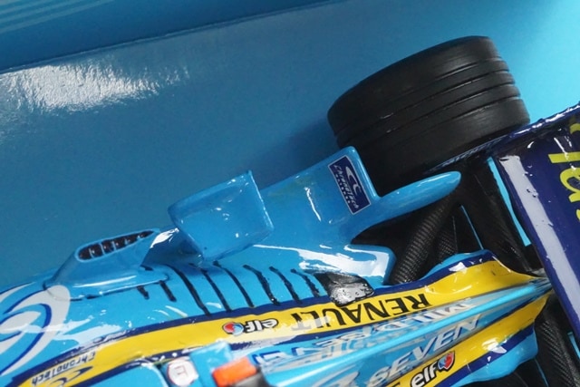 1:43 MINICHAMPS Michelin Custom Renault 2005 #5 Mild Seven Specification model car