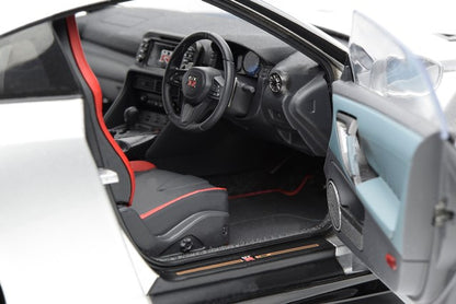 M83517 MOTORHELIX 1:18 Scale Nissan GT-R (R35) Track Edition Engineered By NISMO T-Spec 2022 Ultimate Metal Silver