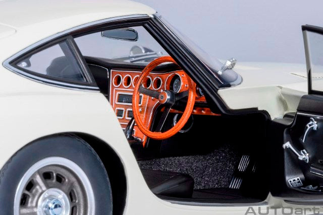 79546 AUTOart 1:18 Toyota 2000GT 1967 White model car