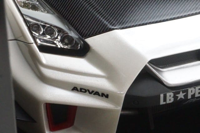 1:18 ignition model IG2358 LB-Silhouette WORKS GT Nissan 35GT-RR White Ms.Chisaki Kato