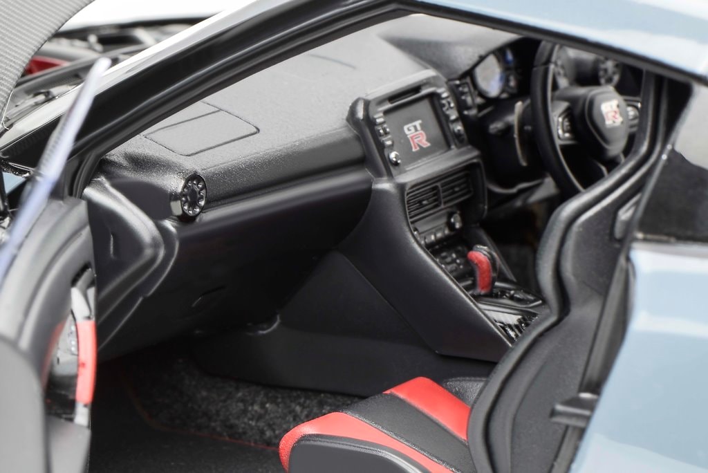 [ Pre-order ] M83530 Motor Helix 1:18 Scale Nissan GT-R NISMO (R35) Special Edition 2022 NISMO Stealth Gray