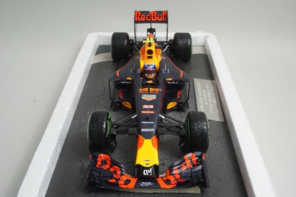 1:18 Minichamps 117161233 Red Bull Racing Tag Heuer RB12 Brazil 3rd 2016 #33 M. Verstappen