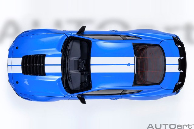 73094 AUTOART 1:18 Ford Mustang Shelby GT500 (Blue with White Stripes)