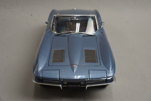 1:18 AUTOart 71192 Chevrolet Corvette Convertible 1963 Silver Blue