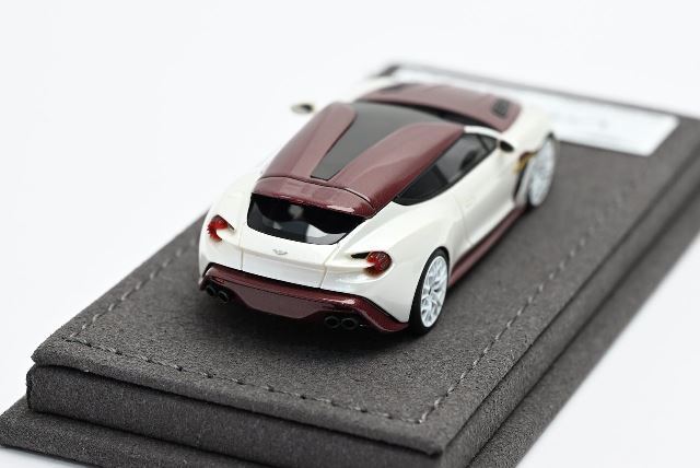 [ Pre-order ] Autotune Model 1:64 Aston Martin Vanquish Zagato Shooting Brake, Pearl White/Red Carbon Fiber
