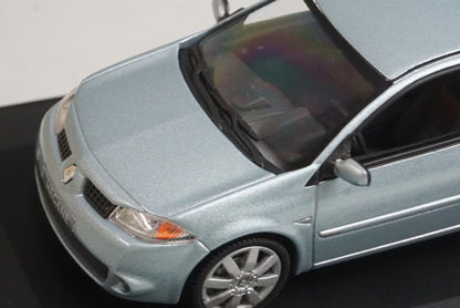 1:43 Universal Hobbies E2051 Renault Sport Megane Metallic Silver