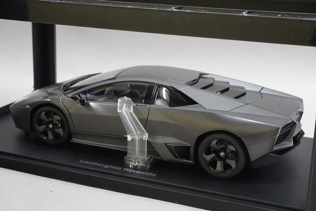 1:18 AUTOart 74591 Lamborghini Reventon Gray model car
