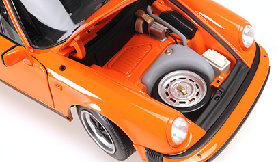 [ Back-order ] MINICHAMPS 100063025 1:18 Porsche 911 Carrera Coupe 3.2 1983 Orange model car