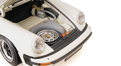 [ Back-order ] MINICHAMPS 100063024 1:18 Porsche 911 Carrera Coupe 3.2 1983 White model car