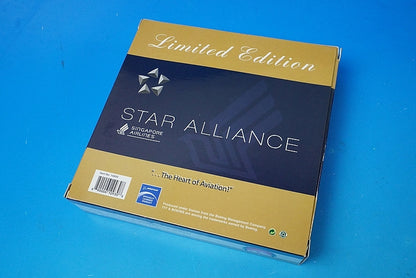 1:400 B777-300 Singapore Star Alliance 9V-SYL 10930 Phoenix airplane model