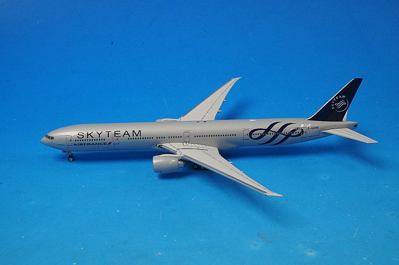 1:400 B777-300/ER Air France SkyTeam F-GZNE [10334] Phoenix airplane model