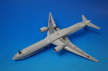 1:200 B777-300 ANA Gundam Jet JA755A NH20035 ANA airplane model