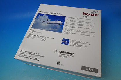 1:200 B747-8i Lufthansa D-ABYA 553759 Herpa airplane model