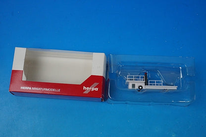 1:200 Cargo Container Loader with Movable Platform 557542 Herpa airplane model
