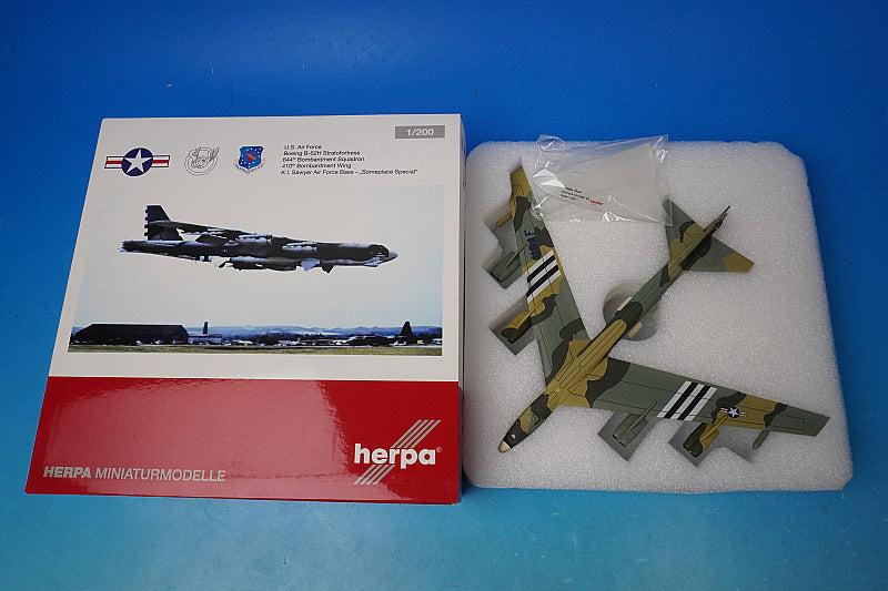 1:200 B-52H Stratofortress US Air Force 410th Bombardment Wing 644th Bombardment Squadron #60-0057 559003 Helpa airplane model