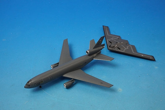 1:400 KC-10 Extender & B-2 Spirit 55601 Dragon airplane model