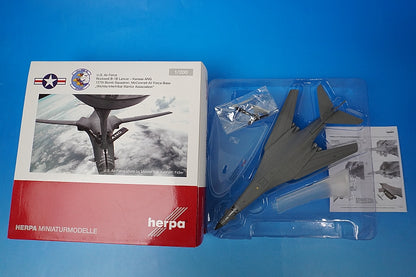 1:200 B-1B USAF 184th Bomber Wing 127th Bomber Squadron McConnell Base 559263 Herpa