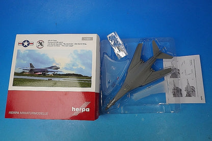 1:200 B-1B Lancer USAF 34th Bomb Wing Thunderbirds Ellsworth Air Force Base #86-0115 558679 Herpa airplane model