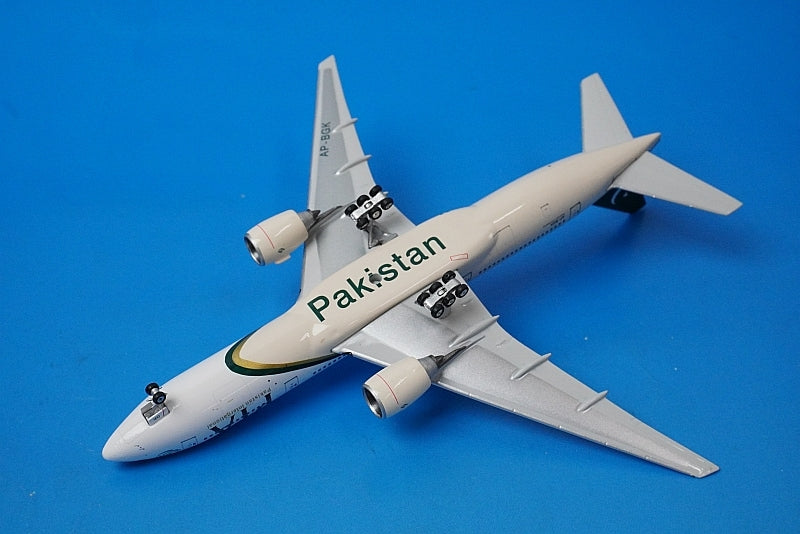 1:400 B777-200/ER PIA Pakistan AP-BGK 10411 Phoenix airplane model